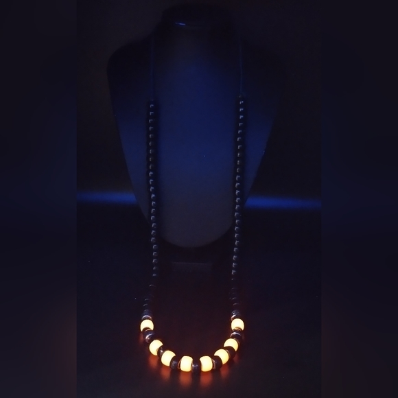 GLOW NECKLACES - Picture 11 of 16
